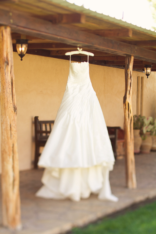 Bright wedding at The Gage Hotel in Marathon, Texas - photos by Spink Studio | junebugweddings.com