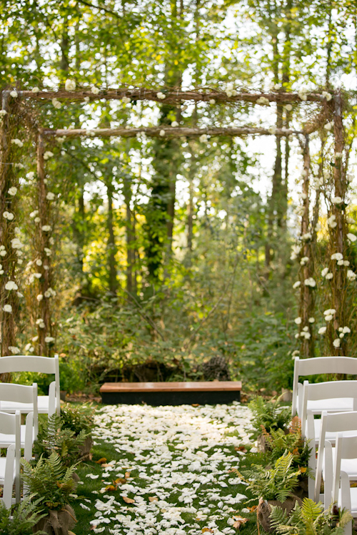 Garden Wedding at Medicine Creek Winery - photos by Jessica Hill Photography | junebugweddings.com