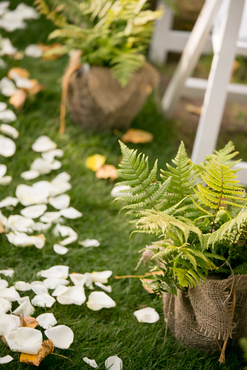 Garden Wedding at Medicine Creek Winery - photos by Jessica Hill Photography | junebugweddings.com