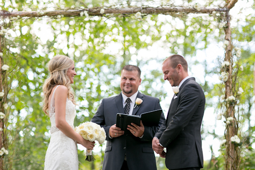 Garden Wedding at Medicine Creek Winery - photos by Jessica Hill Photography | junebugweddings.com