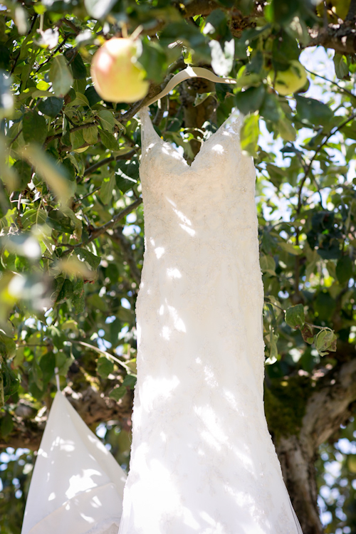 Garden Wedding at Medicine Creek Winery - photos by Jessica Hill Photography | junebugweddings.com