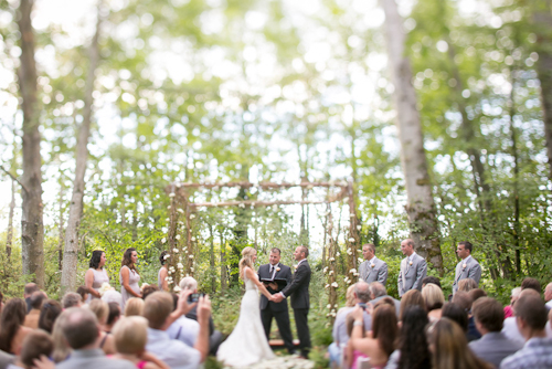 Garden Wedding at Medicine Creek Winery - photos by Jessica Hill Photography | junebugweddings.com