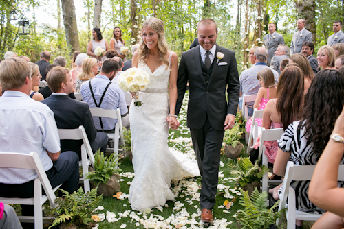 Garden Wedding at Medicine Creek Winery - photos by Jessica Hill Photography | junebugweddings.com