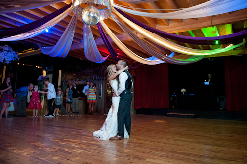 Garden Wedding at Medicine Creek Winery - photos by Jessica Hill Photography | junebugweddings.com