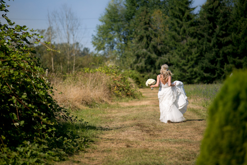 Garden Wedding at Medicine Creek Winery - photos by Jessica Hill Photography | junebugweddings.com