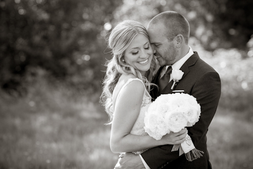 Garden Wedding at Medicine Creek Winery - photos by Jessica Hill Photography | junebugweddings.com