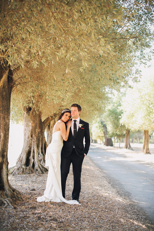 Elegant, rustic wedding at Auberge du Soleil, Napa. Floral design by Nancy Liu Chin, photos by Michele Waite | junebugweddings.com