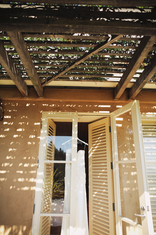 Elegant, rustic wedding at Auberge du Soleil, Napa. Floral design by Nancy Liu Chin, photos by Michele Waite | junebugweddings.com