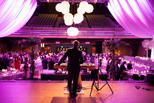 peach, pink and coral wedding at The Carlu in Toronto, Ontario, Canada with photos by Jenna & Tristan | via junebugweddings.com