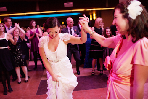 peach, pink and coral wedding at The Carlu in Toronto, Ontario, Canada with photos by Jenna & Tristan | via junebugweddings.com