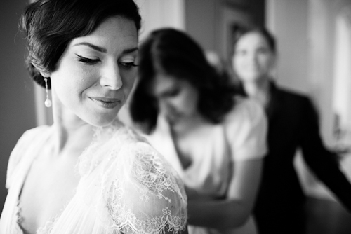 peach, pink and coral wedding at The Carlu in Toronto, Ontario, Canada with photos by Jenna & Tristan | via junebugweddings.com