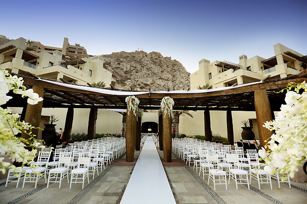 gold and white wedding and rehearsal dinner at Capella Pedregal Resort in Cabo San Lucas, photos by Chris Plus Lynn | via junebugweddings.com