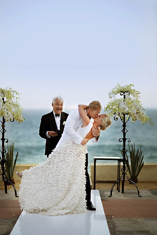 gold and white wedding and rehearsal dinner at Capella Pedregal Resort in Cabo San Lucas, photos by Chris Plus Lynn | via junebugweddings.com