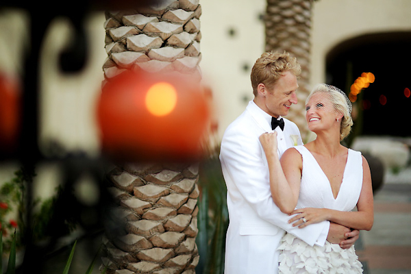 gold and white wedding and rehearsal dinner at Capella Pedregal Resort in Cabo San Lucas, photos by Chris Plus Lynn | via junebugweddings.com