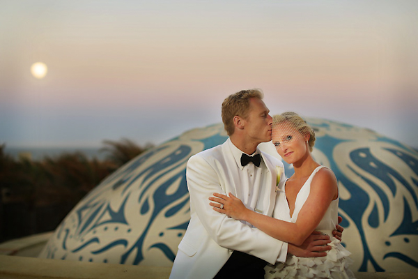 gold and white wedding and rehearsal dinner at Capella Pedregal Resort in Cabo San Lucas, photos by Chris Plus Lynn | via junebugweddings.com