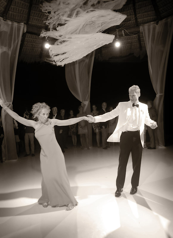 gold and white wedding and rehearsal dinner at Capella Pedregal Resort in Cabo San Lucas, photos by Chris Plus Lynn | via junebugweddings.com