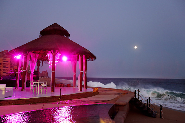 gold and white wedding and rehearsal dinner at Capella Pedregal Resort in Cabo San Lucas, photos by Chris Plus Lynn | via junebugweddings.com