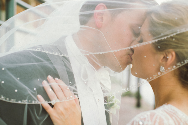 wedding at The William Aiken House in Charleston, South Carolina with photos by Paige Winn Photo | via junebugweddings.com