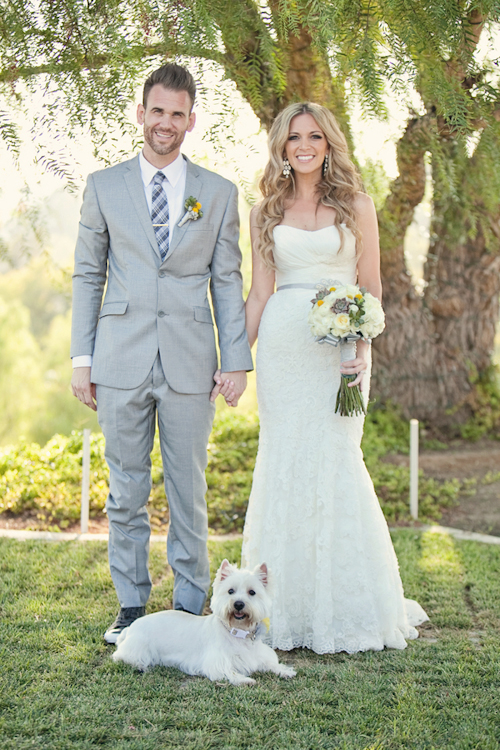 Yellow and white modern decor at Santiago Canyon Estate from April Smith & Co. Photography | junebugweddings.com