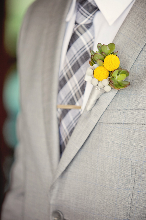 Yellow and white modern decor at Santiago Canyon Estate from April Smith & Co. Photography | junebugweddings.com