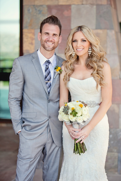 Yellow and white modern decor at Santiago Canyon Estate from April Smith & Co. Photography | junebugweddings.com