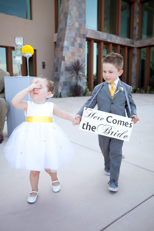 Yellow and white modern decor at Santiago Canyon Estate from April Smith & Co. Photography | junebugweddings.com