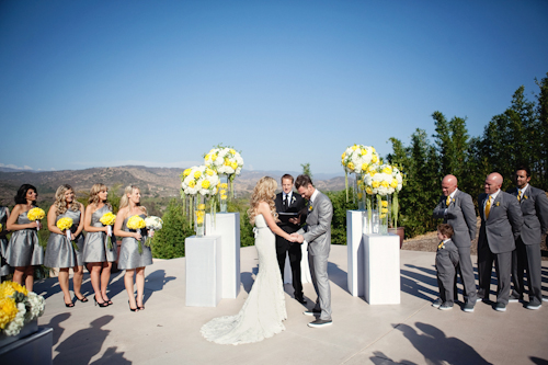 Yellow and white modern decor at Santiago Canyon Estate from April Smith & Co. Photography | junebugweddings.com