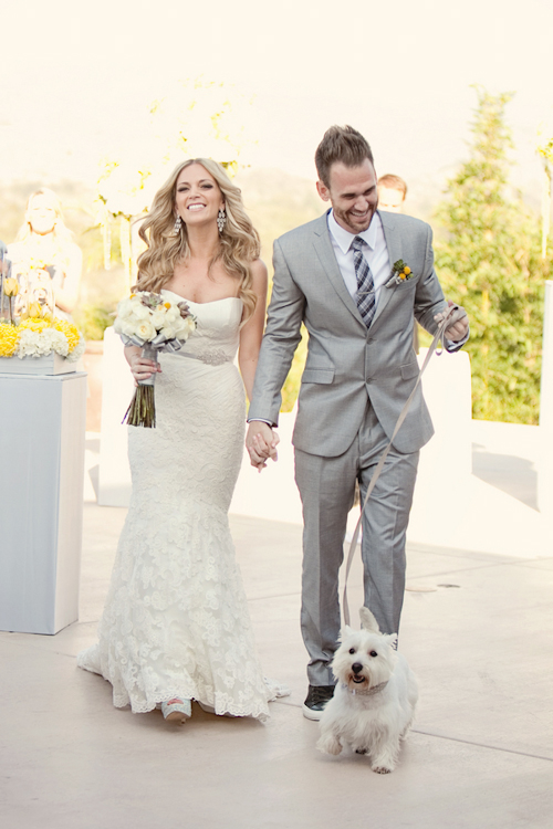 Yellow and white modern decor at Santiago Canyon Estate from April Smith & Co. Photography | junebugweddings.com