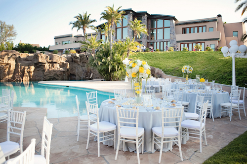 Yellow and white modern decor at Santiago Canyon Estate from April Smith & Co. Photography | junebugweddings.com