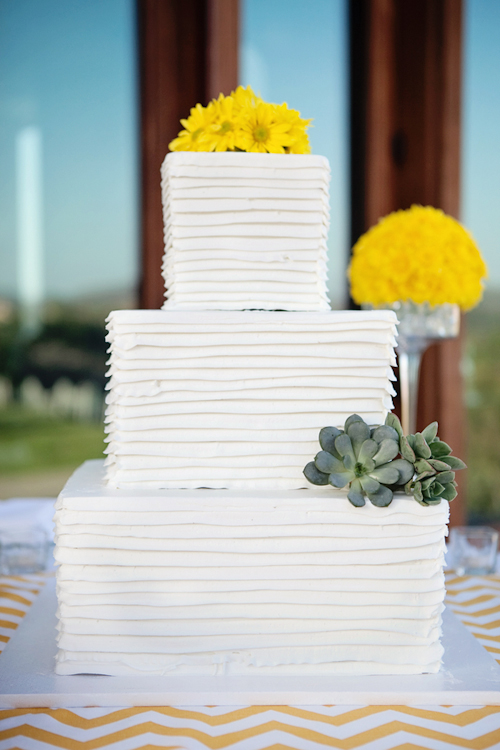 Yellow and white modern decor at Santiago Canyon Estate from April Smith & Co. Photography | junebugweddings.com