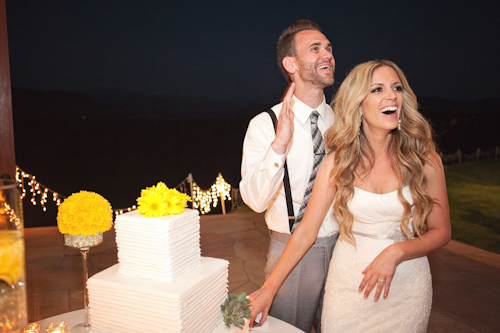 Yellow and white modern decor at Santiago Canyon Estate from April Smith & Co. Photography | junebugweddings.com