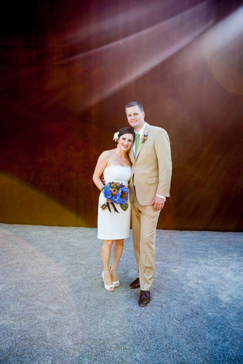Seattle summer wedding at the Olympic Sculpture Park - photo by La Vie Photography | junebugweddings.com