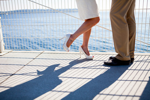 Seattle summer wedding at the Olympic Sculpture Park - photo by La Vie Photography | junebugweddings.com