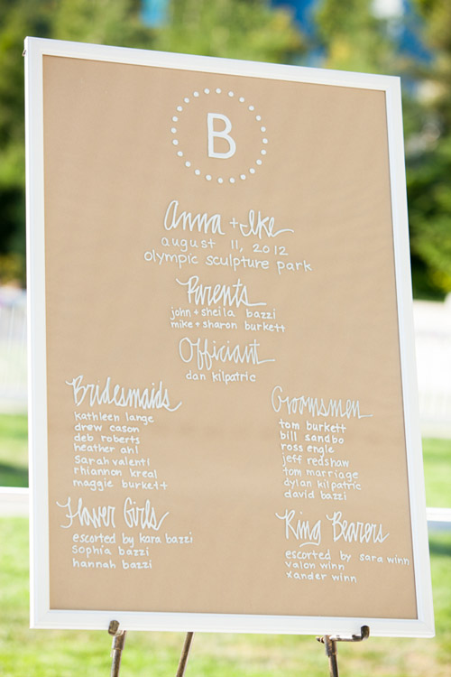 Seattle summer wedding at the Olympic Sculpture Park - photo by La Vie Photography | junebugweddings.com