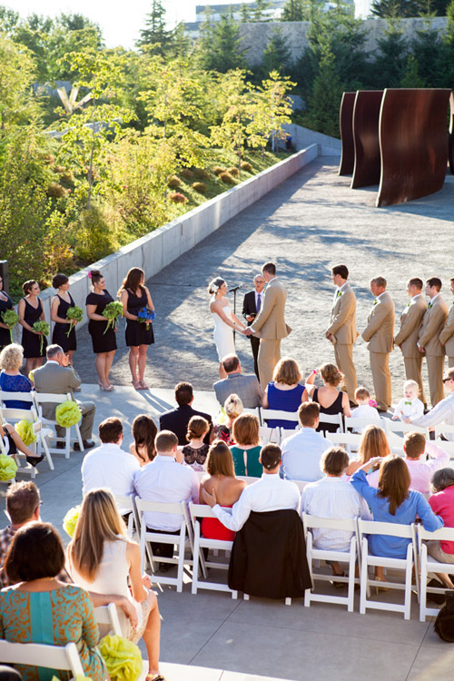 Seattle summer wedding at the Olympic Sculpture Park - photo by La Vie Photography | junebugweddings.com