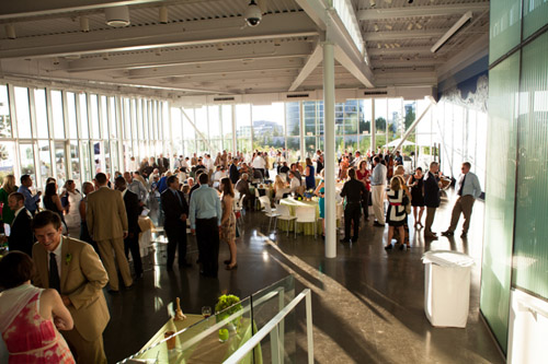 Seattle summer wedding at the Olympic Sculpture Park - photo by La Vie Photography | junebugweddings.com