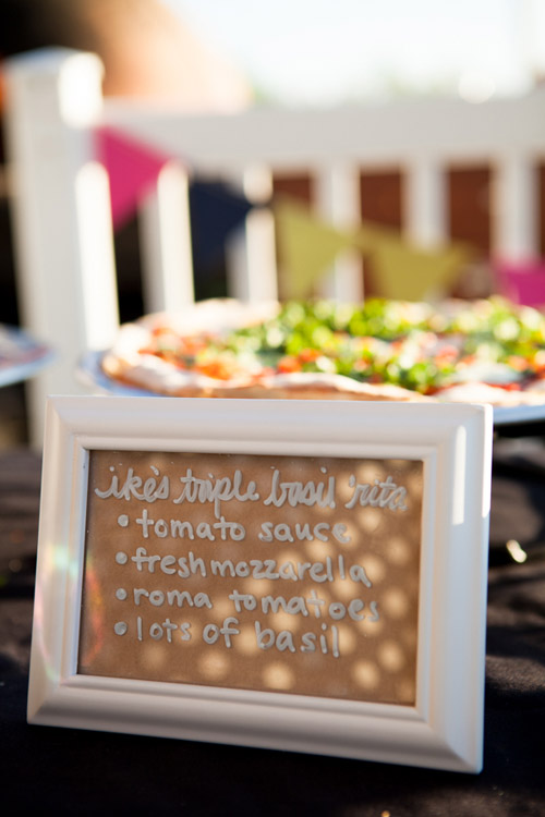 Seattle summer wedding at the Olympic Sculpture Park - photo by La Vie Photography | junebugweddings.com