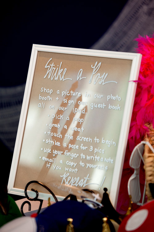 Seattle summer wedding at the Olympic Sculpture Park - photo by La Vie Photography | junebugweddings.com