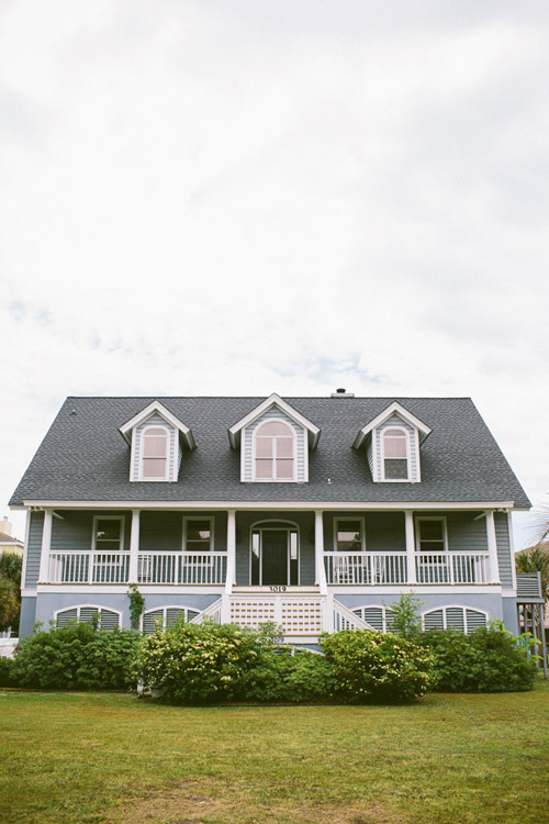 Southern wedding in Charleston, South Carolina, photos by Caroline Ghetes | via junebugweddings.com