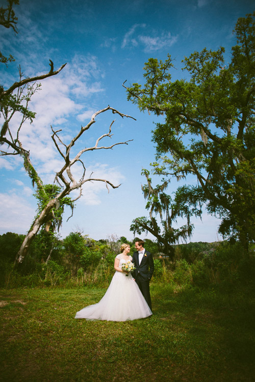 Southern wedding in Charleston, South Carolina, photos by Caroline Ghetes | via junebugweddings.com