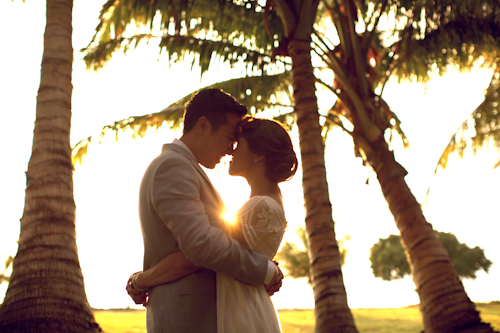 Tropical destination wedding at Olowalu Plantation House in Olowalu, Hawaii - photos by Anna Kim Photography | junebugweddings.com