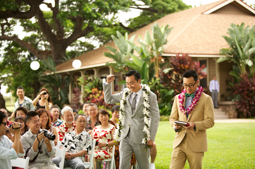 Tropical destination wedding at Olowalu Plantation House in Olowalu, Hawaii - photos by Anna Kim Photography | junebugweddings.com