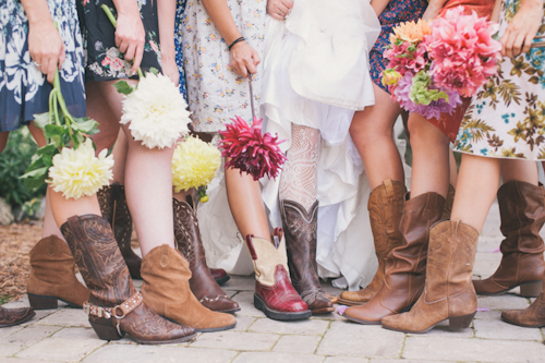 vintage inspired wedding at Blue Dress Barn in Michigan, with photos by Heather Jowett Photography | junebugweddings.com