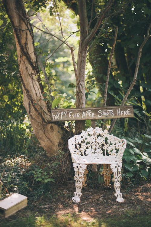 vintage inspired wedding at Blue Dress Barn in Michigan, with photos by Heather Jowett Photography | junebugweddings.com