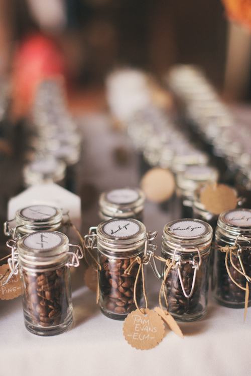 vintage inspired wedding at Blue Dress Barn in Michigan, with photos by Heather Jowett Photography | junebugweddings.com