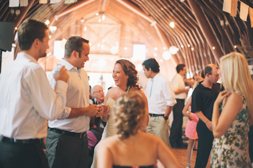 vintage inspired wedding at Blue Dress Barn in Michigan, with photos by Heather Jowett Photography | junebugweddings.com