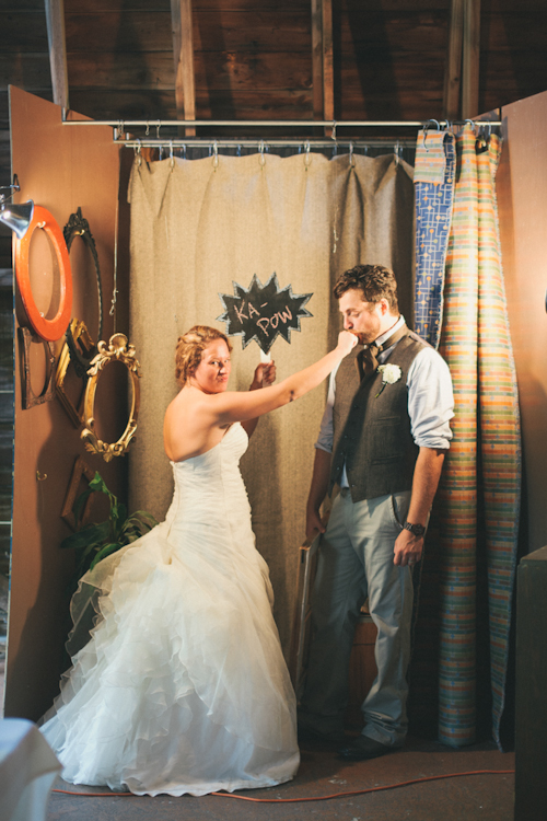 vintage inspired wedding at Blue Dress Barn in Michigan, with photos by Heather Jowett Photography | junebugweddings.com