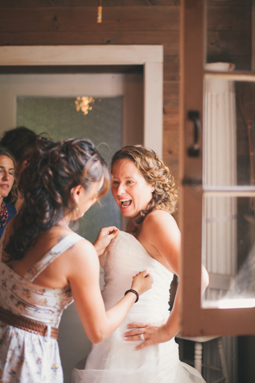 vintage inspired wedding at Blue Dress Barn in Michigan, with photos by Heather Jowett Photography | junebugweddings.com