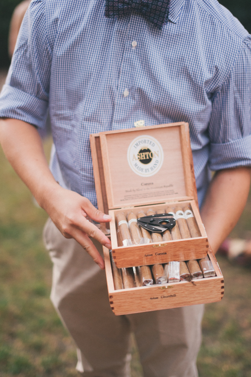 vintage inspired wedding at Blue Dress Barn in Michigan, with photos by Heather Jowett Photography | junebugweddings.com