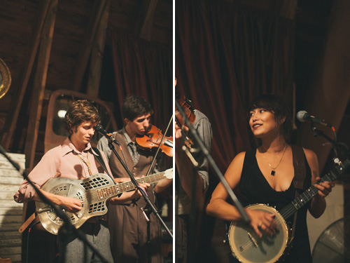 vintage inspired wedding at Blue Dress Barn in Michigan, with photos by Heather Jowett Photography | junebugweddings.com